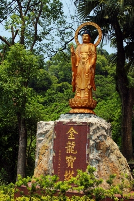 Guanyin-Tempel - Buddha am Eingang