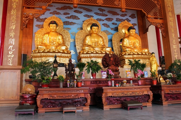 Guanyin-Tempel Taipeh - Amitabhabuddha im Haupttempel