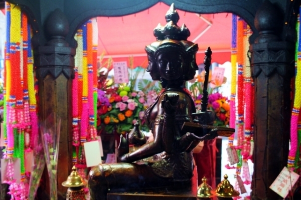 Thailändischer Buddha mit vier Gesichtern in Taipeh - Gesicht für Gesundheit